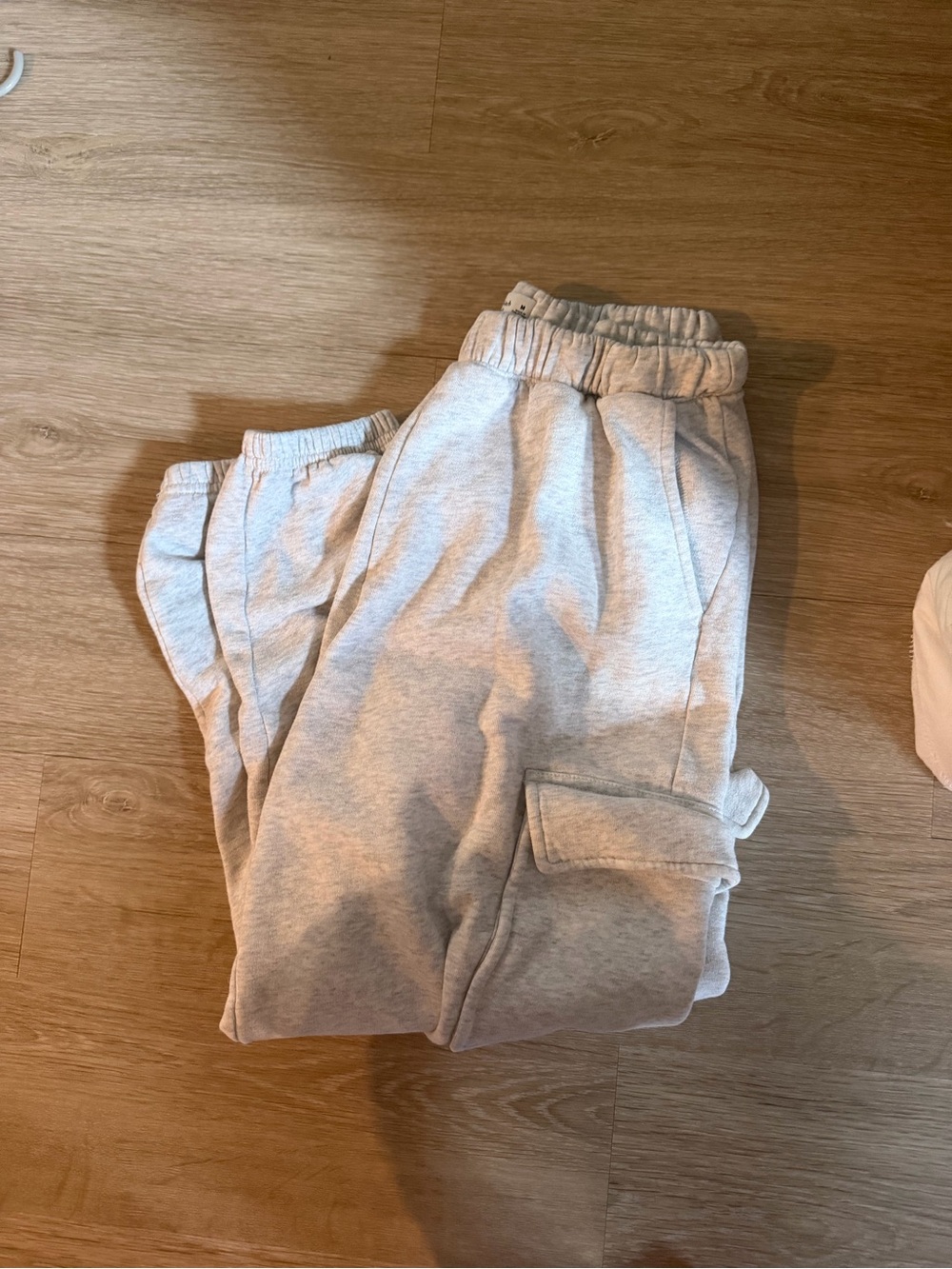 Abercrombie Women Cargo Joggers in Grey
